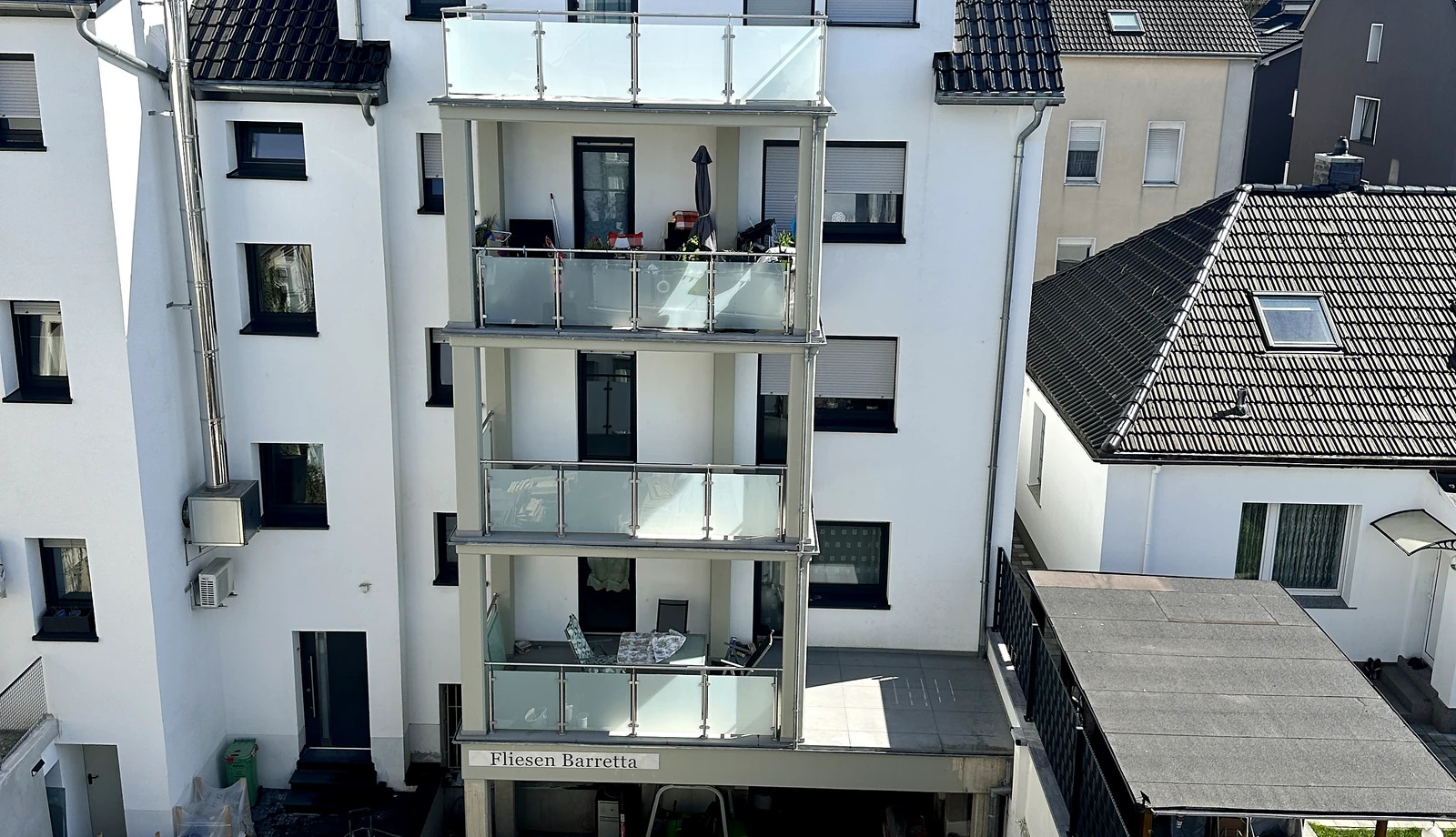 Mehrfamilienhaus – Balkone & Außenanlage – Ansicht 02