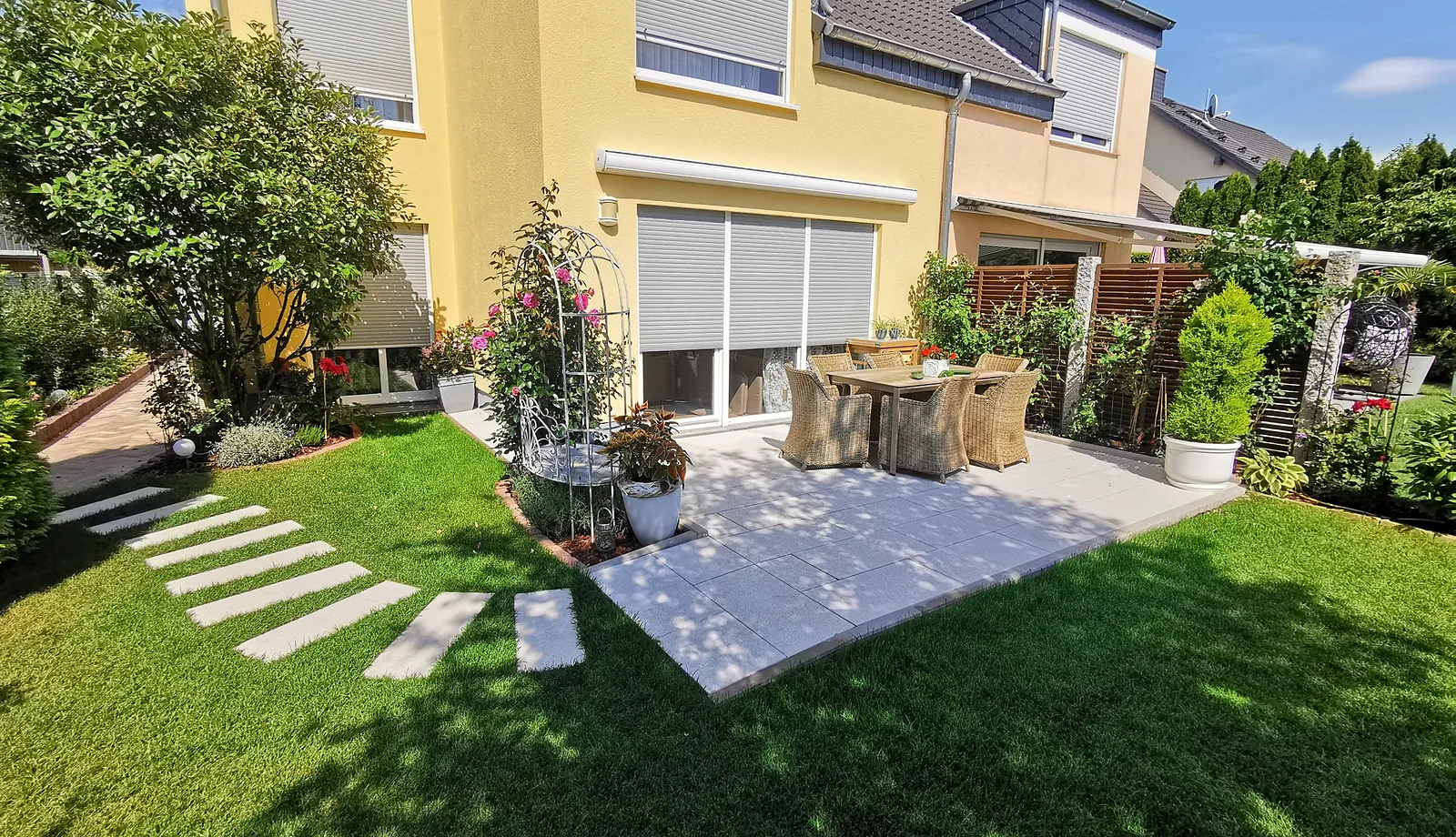 Terrasse & Gartenwege – Ansicht 01