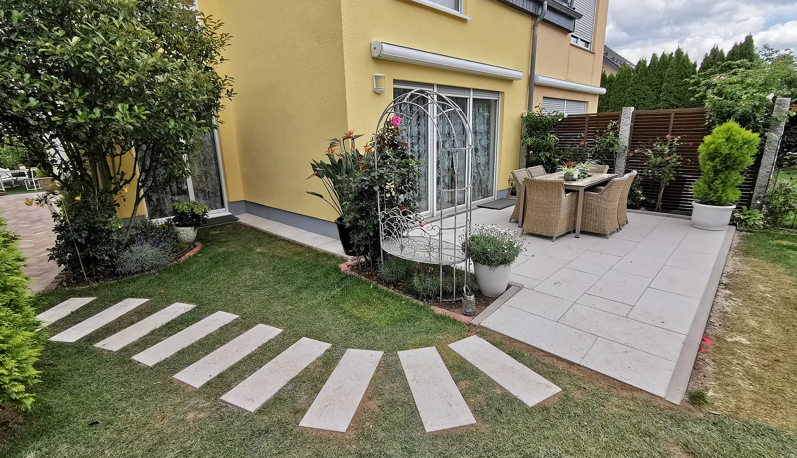 Terrasse & Gartenwege – Ansicht 02