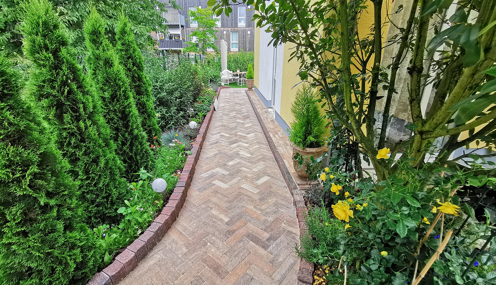 Terrasse & Gartenwege – Ansicht 03