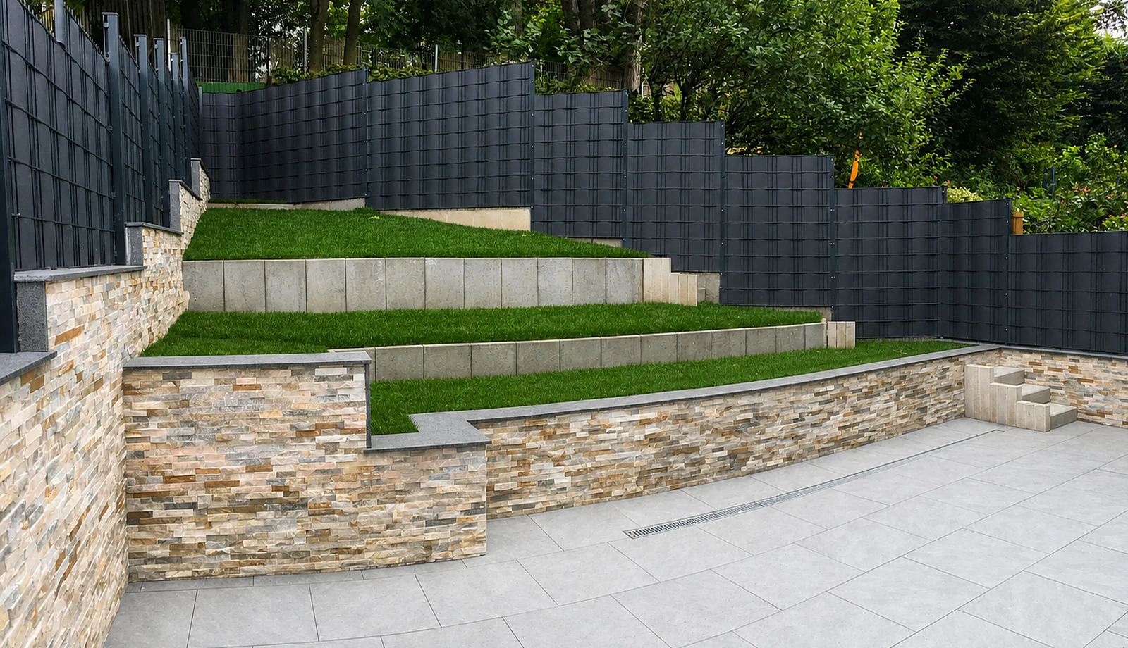 Gartenanlage mit Terrassenstufen – Ansicht 01