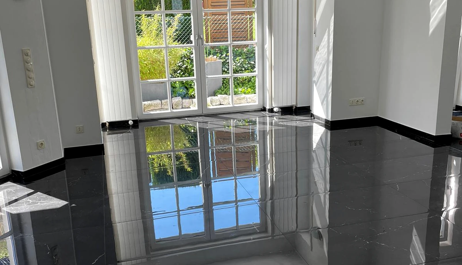 Wohnung · 110 m² in schwarzer Steinoptik – Ansicht 03
