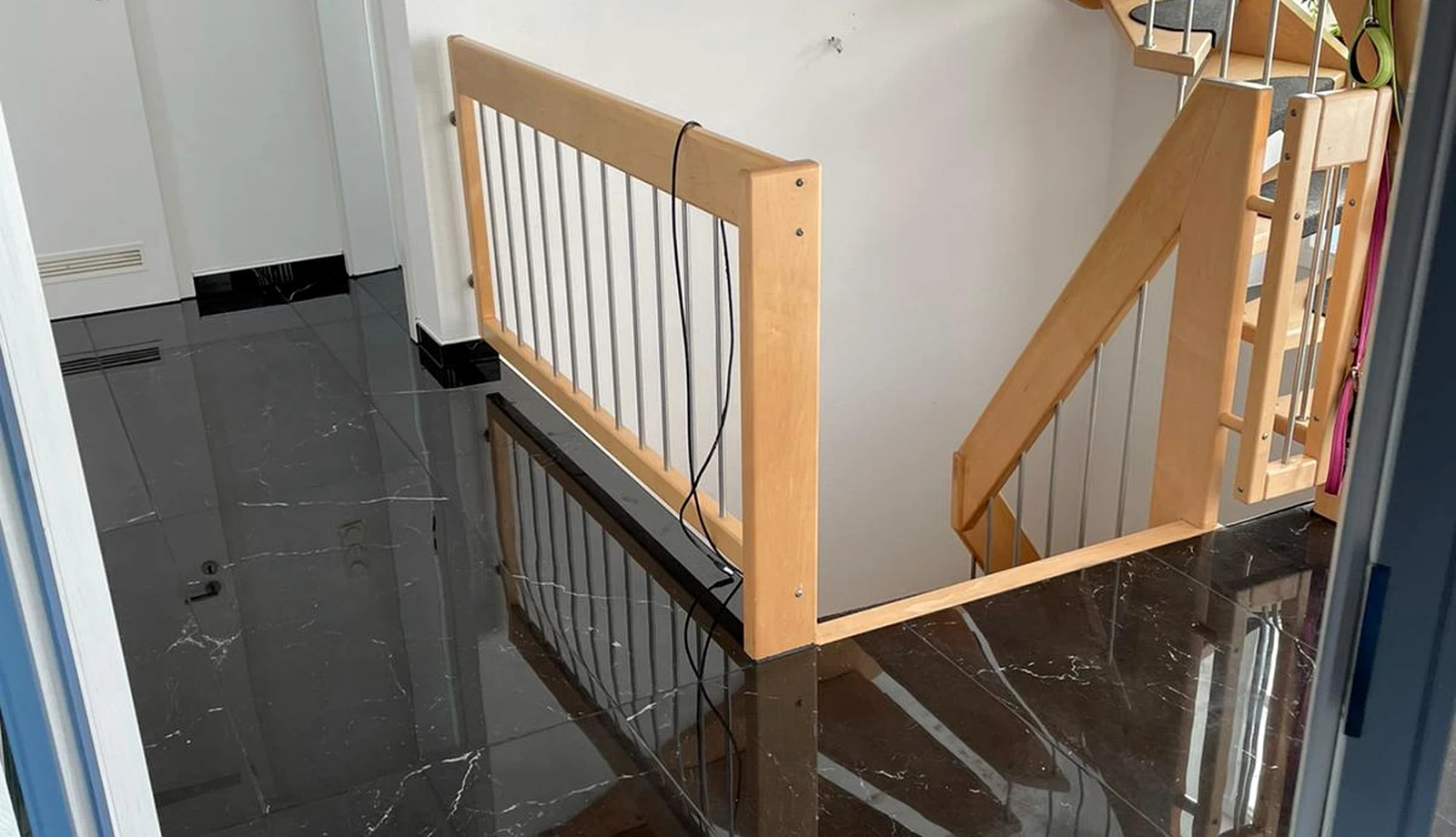 Wohnung · 110 m² in schwarzer Steinoptik – Ansicht 04