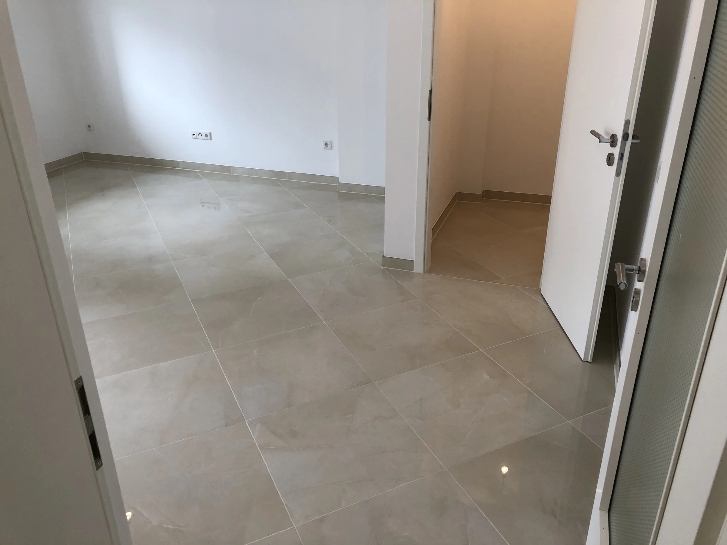 Wohnung · 86 m² – Boden und Raumübergang